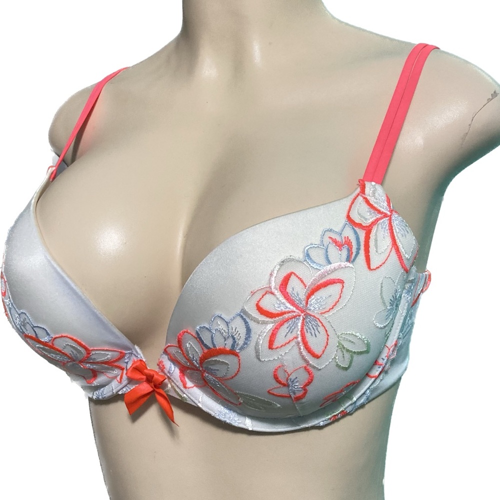 Women's 34D Victoria's Secret Very Sexy Push-up Pigeonnant Bra